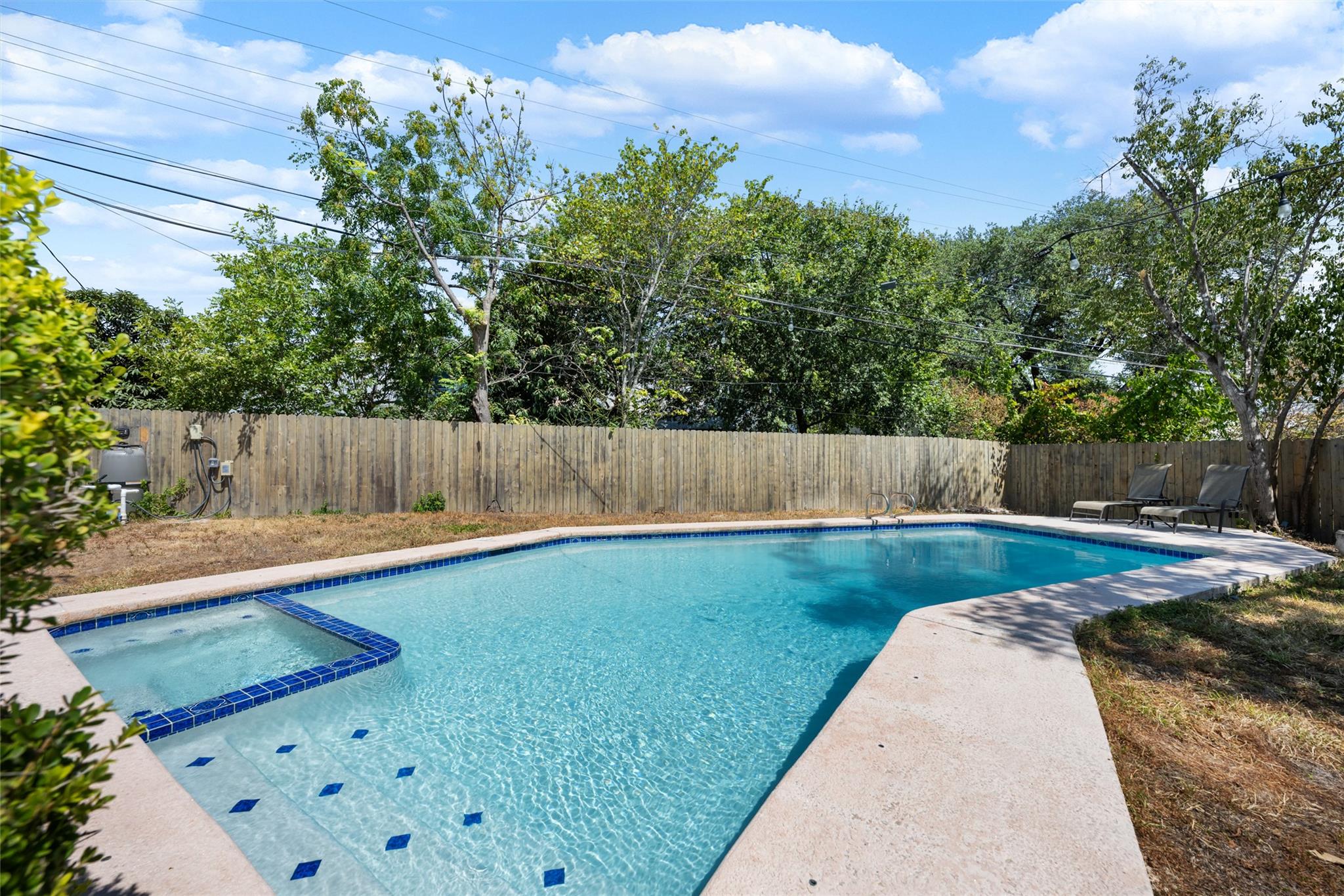 6706 Willamette Dr Property Photo 1