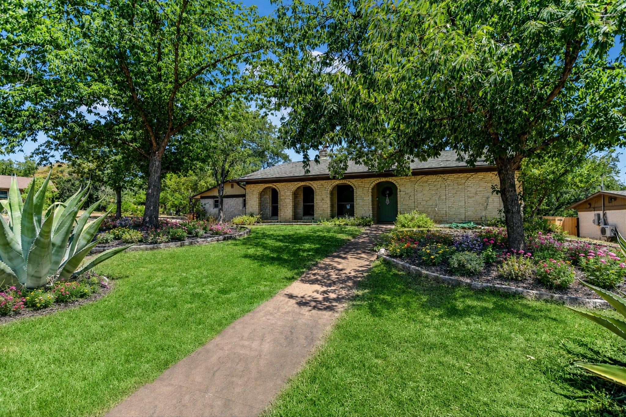 6920 Scenic Brook Dr Property Photo 2