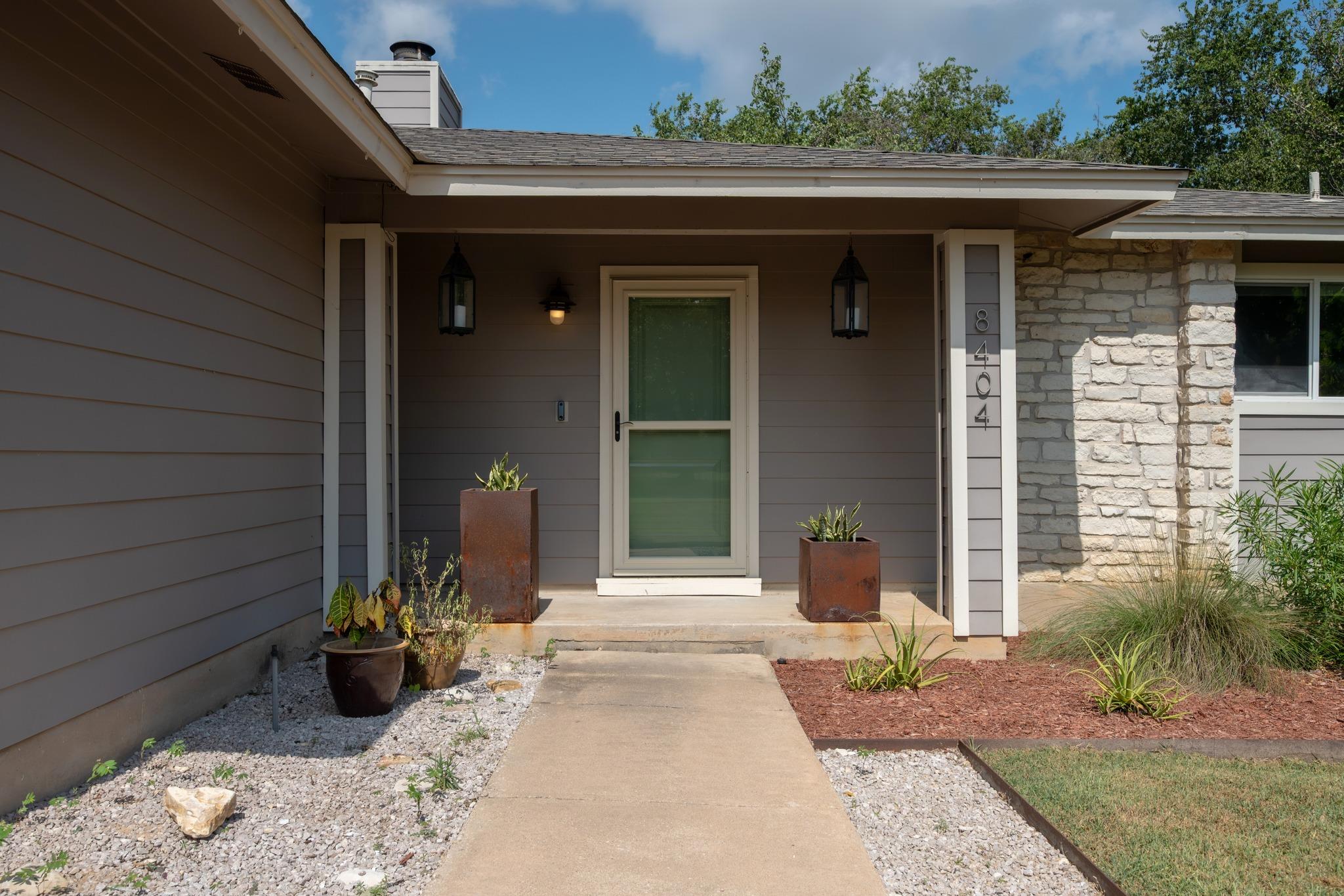 8404 Hornet Dr Property Photo 3