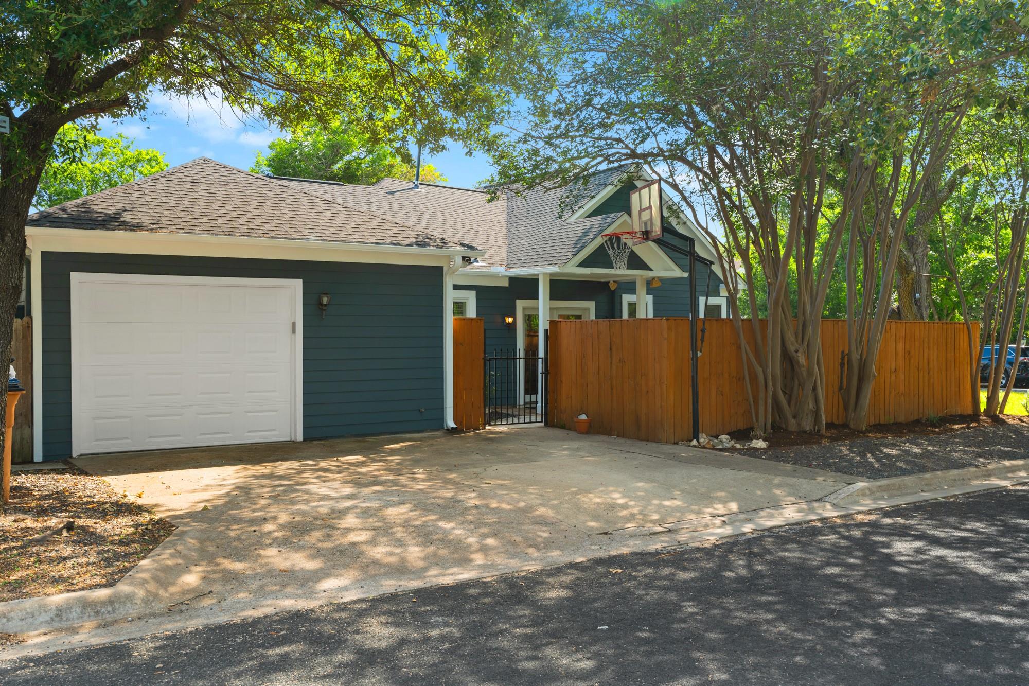 3111 Glenview Ave Property Photo 40