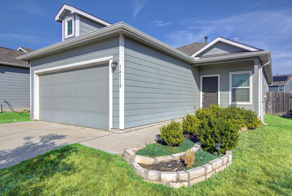 14112 Lyndora Ln Property Photo 3