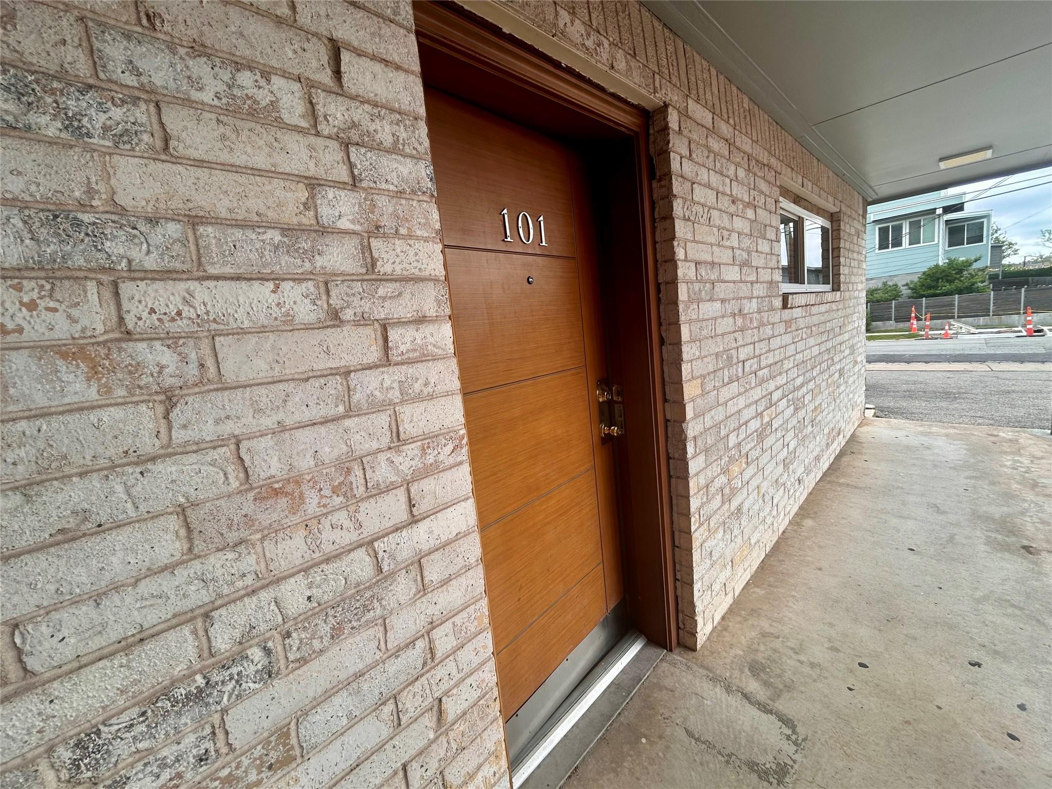 901 E 40th St #101 Property Photo 14