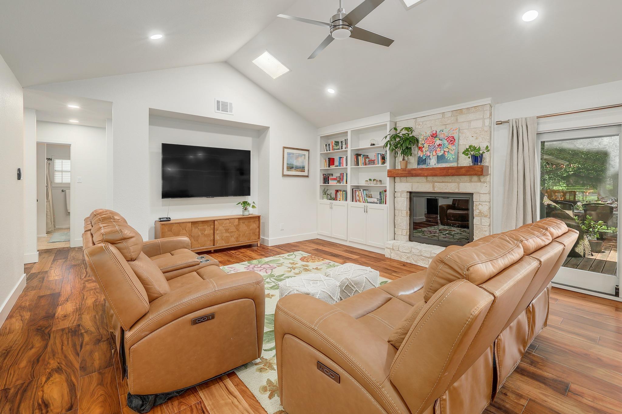 10706 Spicewood Club Dr Property Photo 5