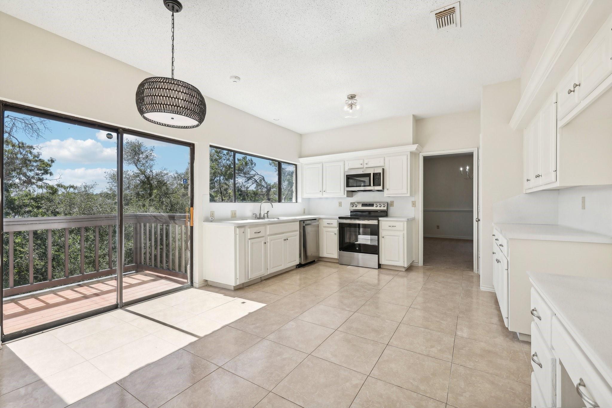 9215 Ashton Rdg Property Photo 5