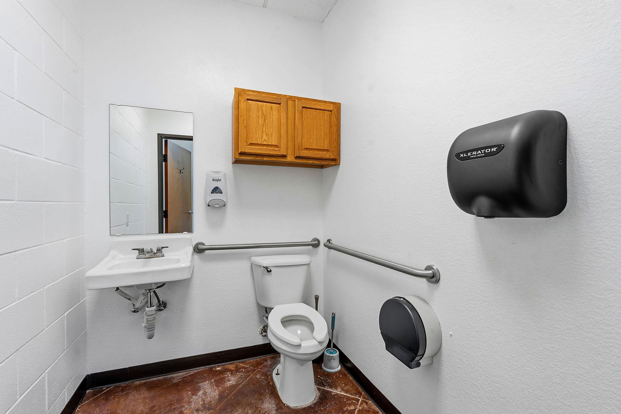 2100 E Highway 290 None #a Property Photo 5