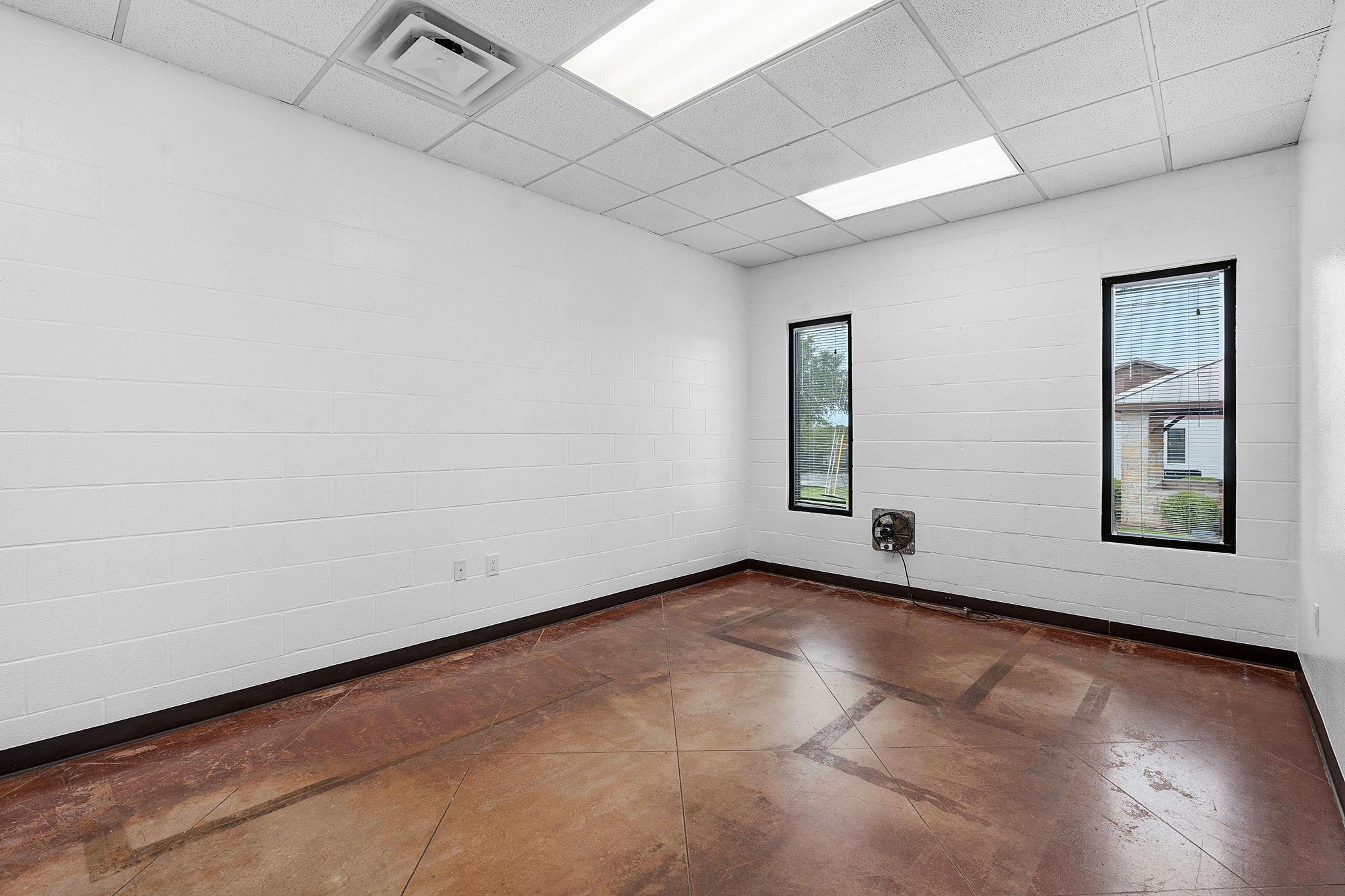 2100 E Highway 290 None #a Property Photo 6