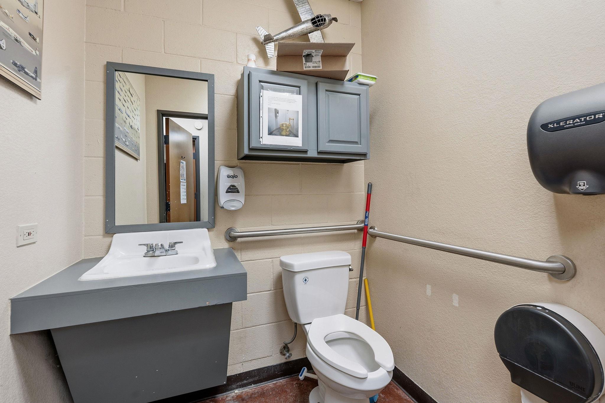 2100 E Highway 290 None #a Property Photo 11