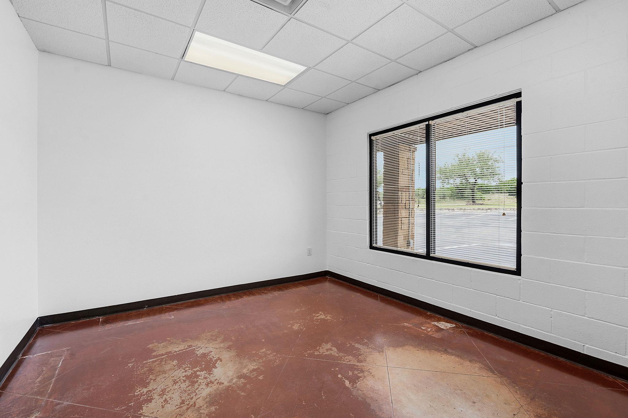 2100 E Highway 290 None #a Property Photo 14