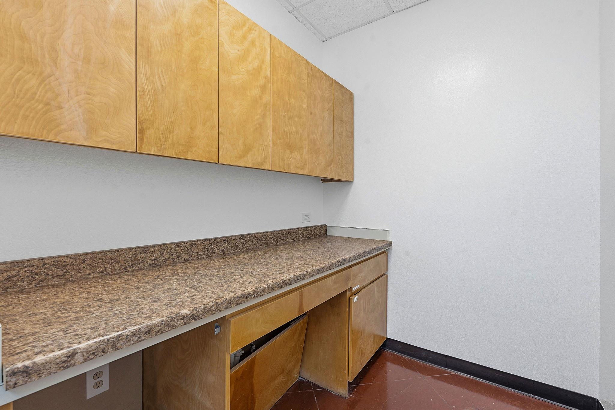2100 E Highway 290 None #a Property Photo 16