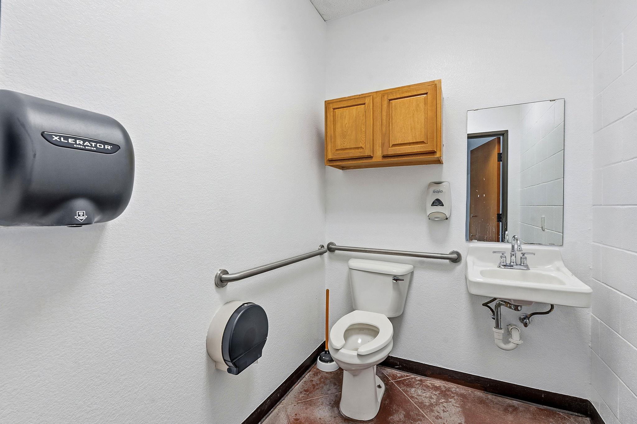 2100 E Highway 290 None #a Property Photo 17