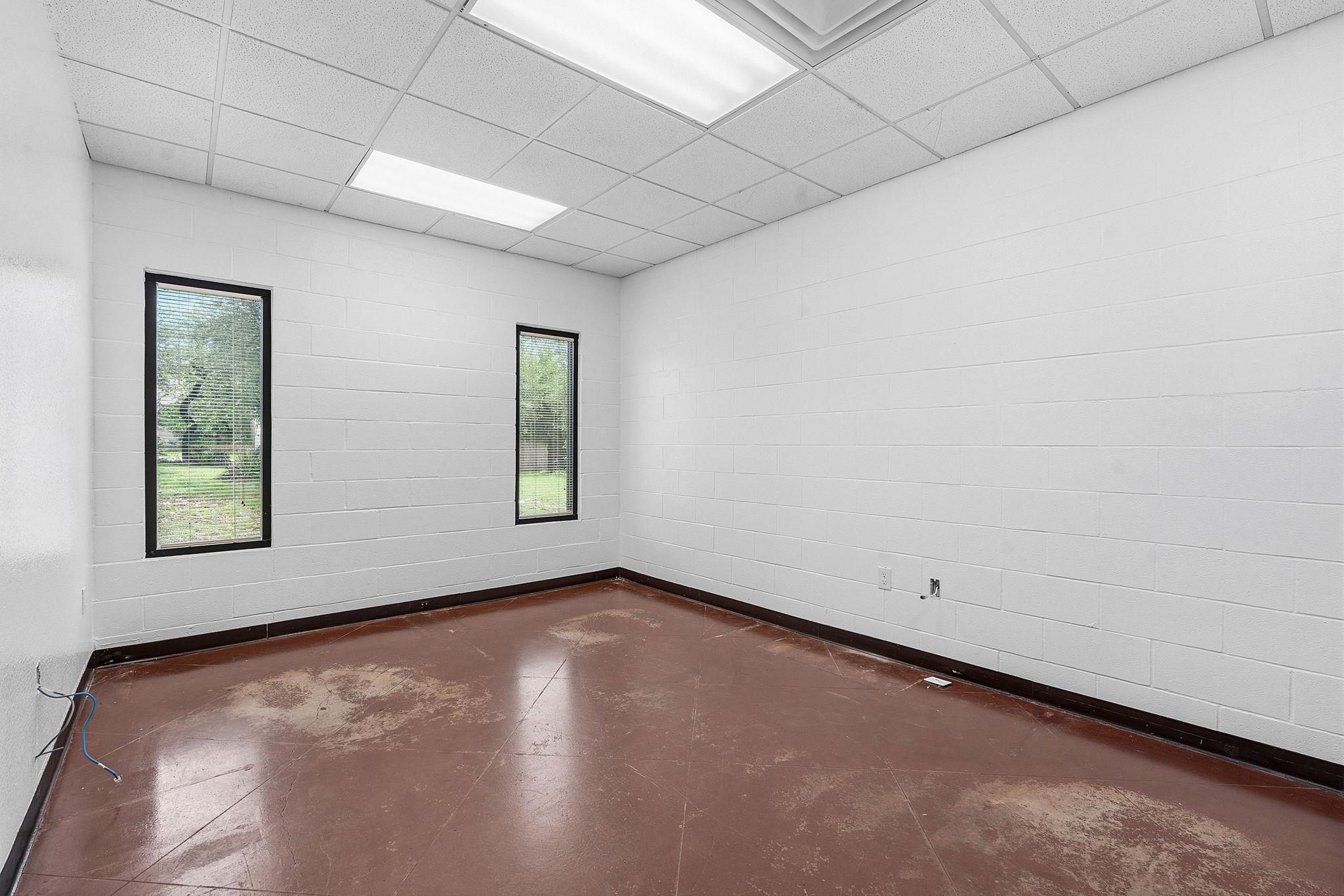2100 E Highway 290 None #a Property Photo 24