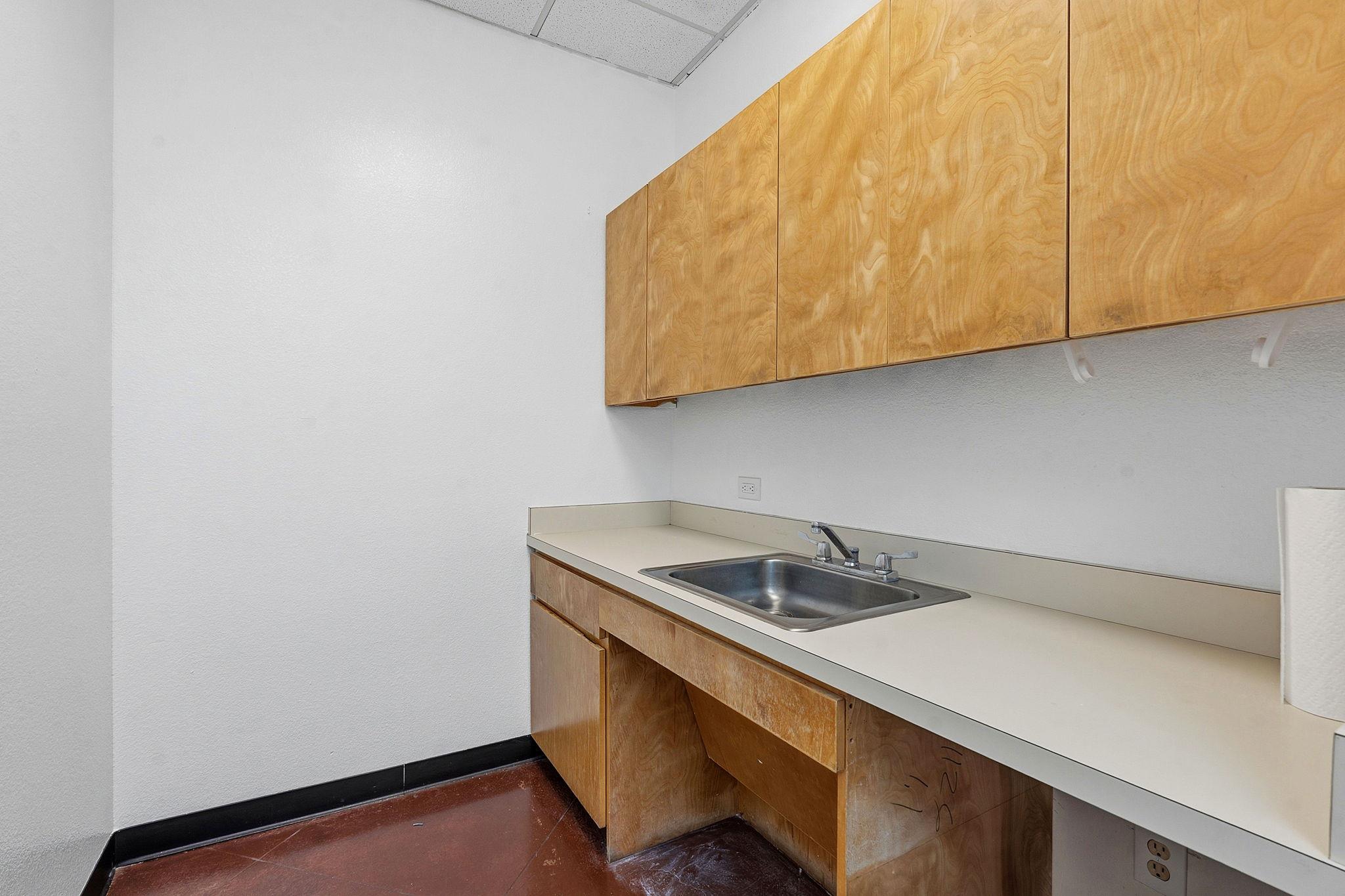 2100 E Highway 290 None #a Property Photo 25