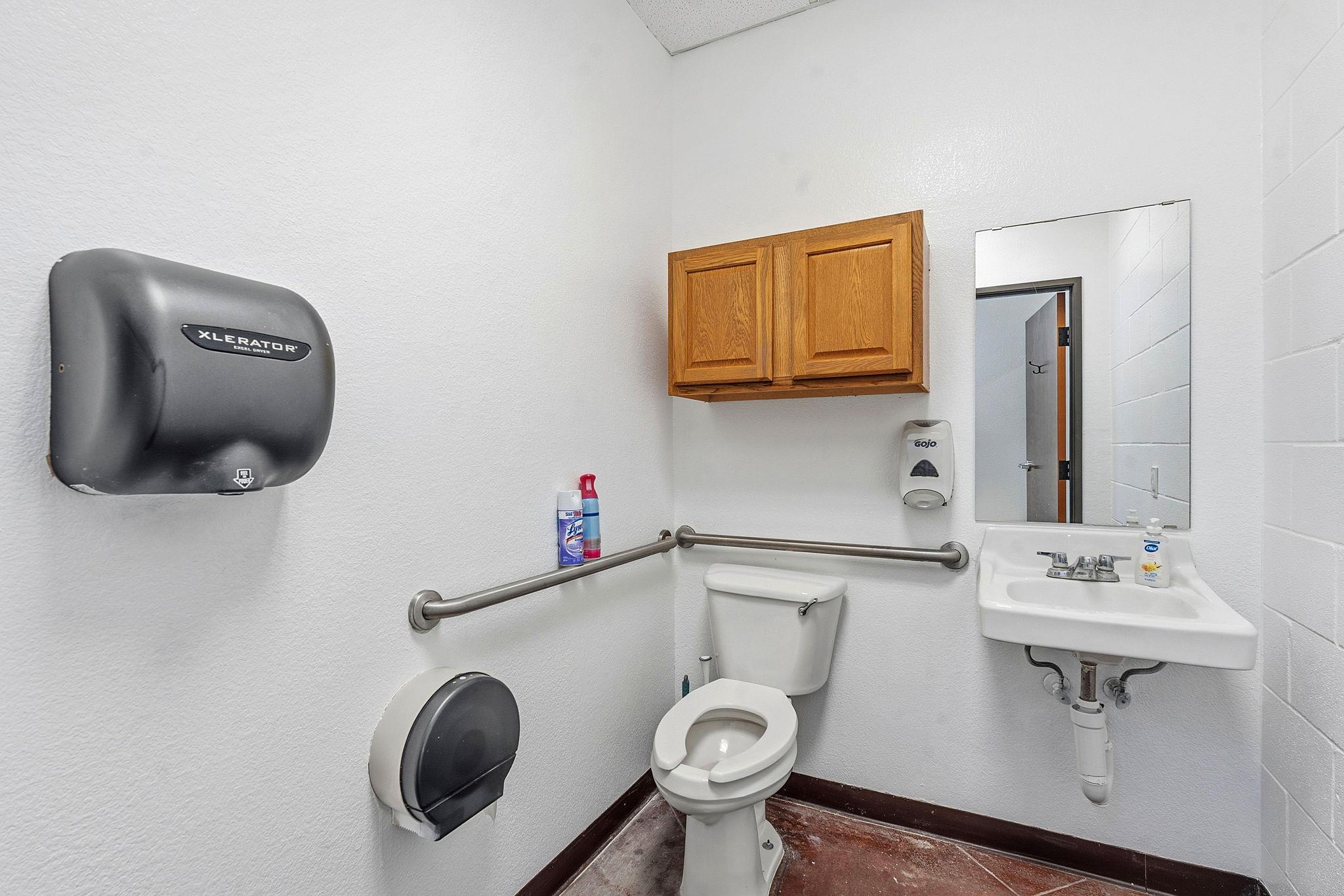2100 E Highway 290 None #a Property Photo 26