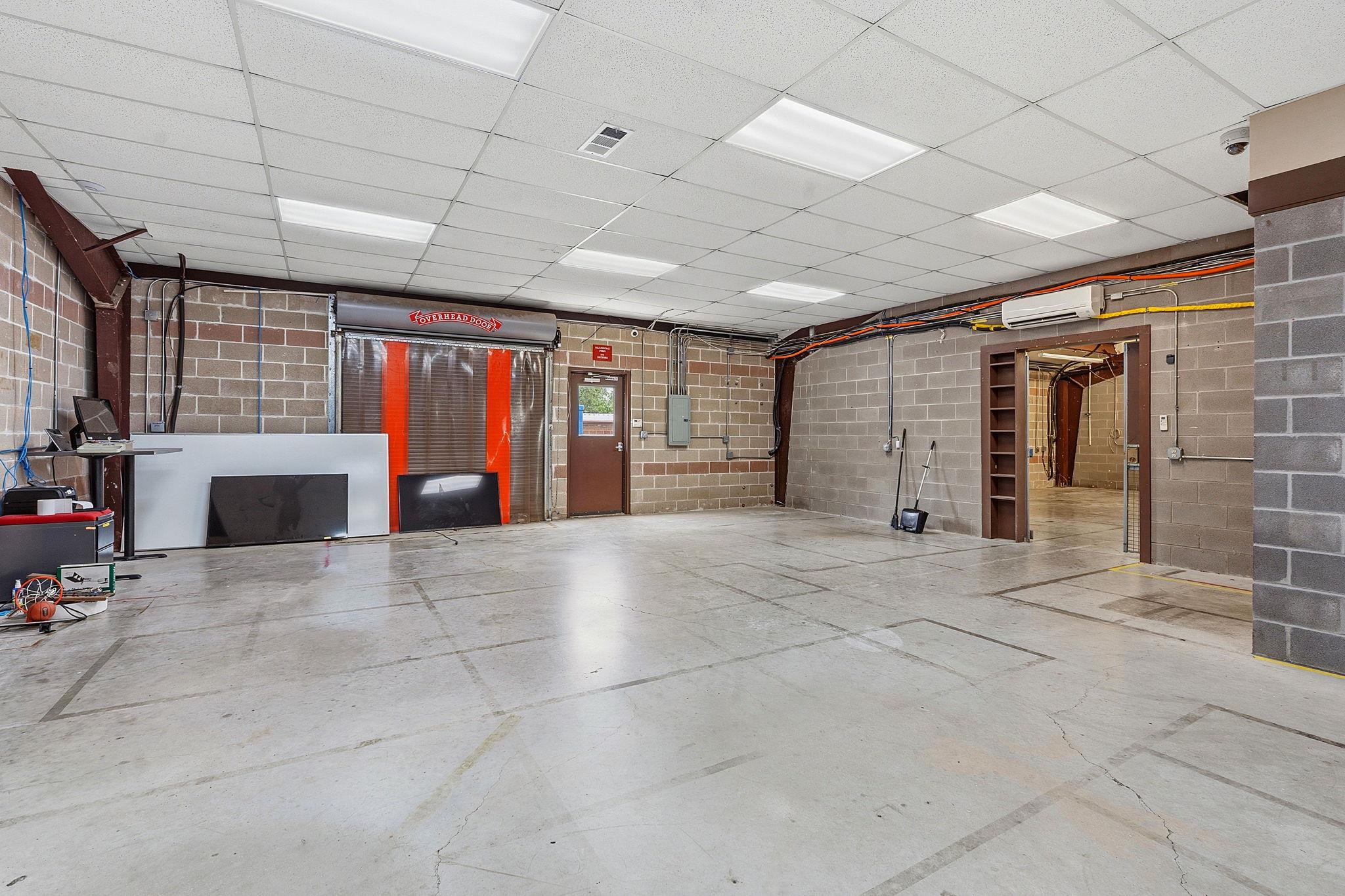 2100 E Highway 290 None #a Property Photo 27