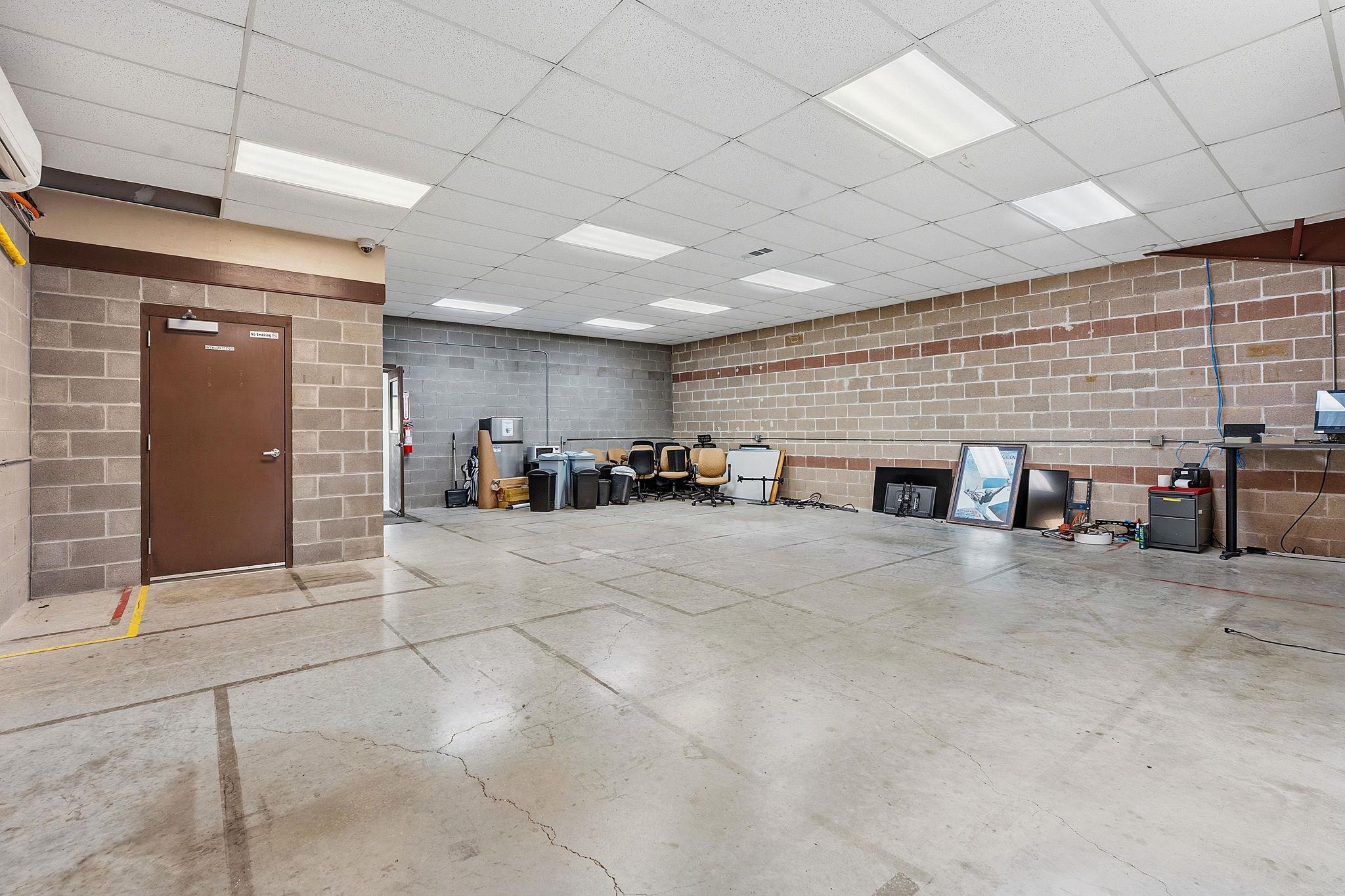 2100 E Highway 290 None #a Property Photo 28