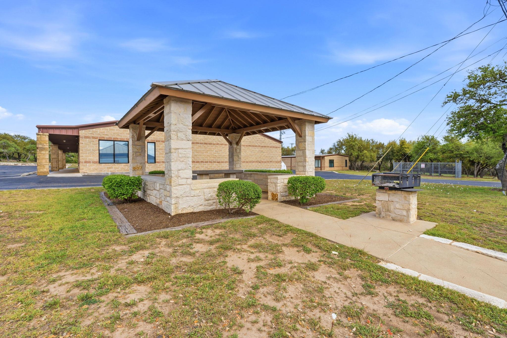 2100 E Highway 290 None #a Property Photo 29