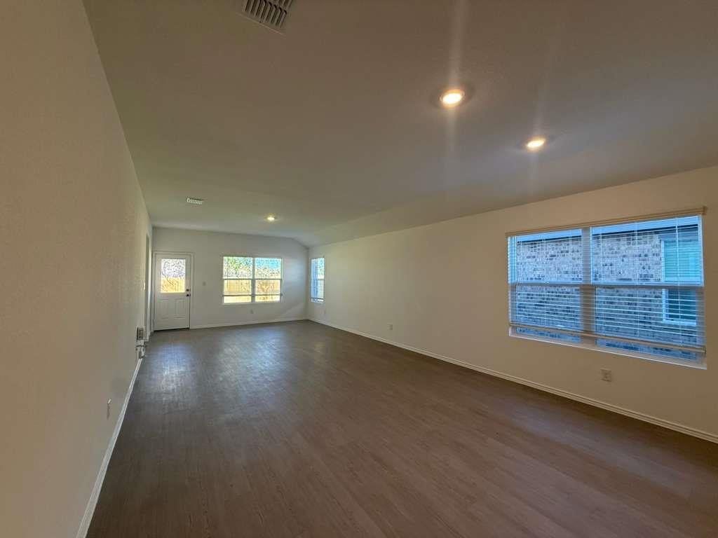 545 Sormonne Loop Property Photo 18