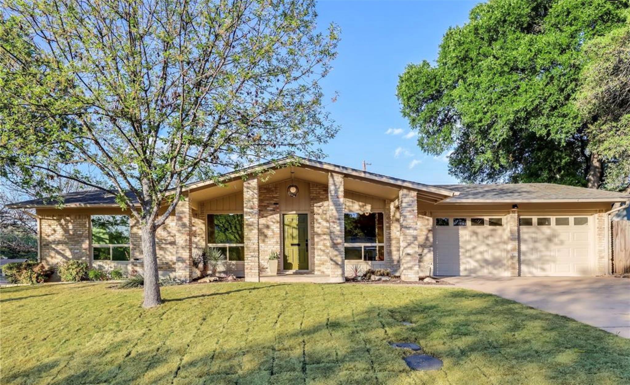 2504 Deerfoot Trl Property Photo 1