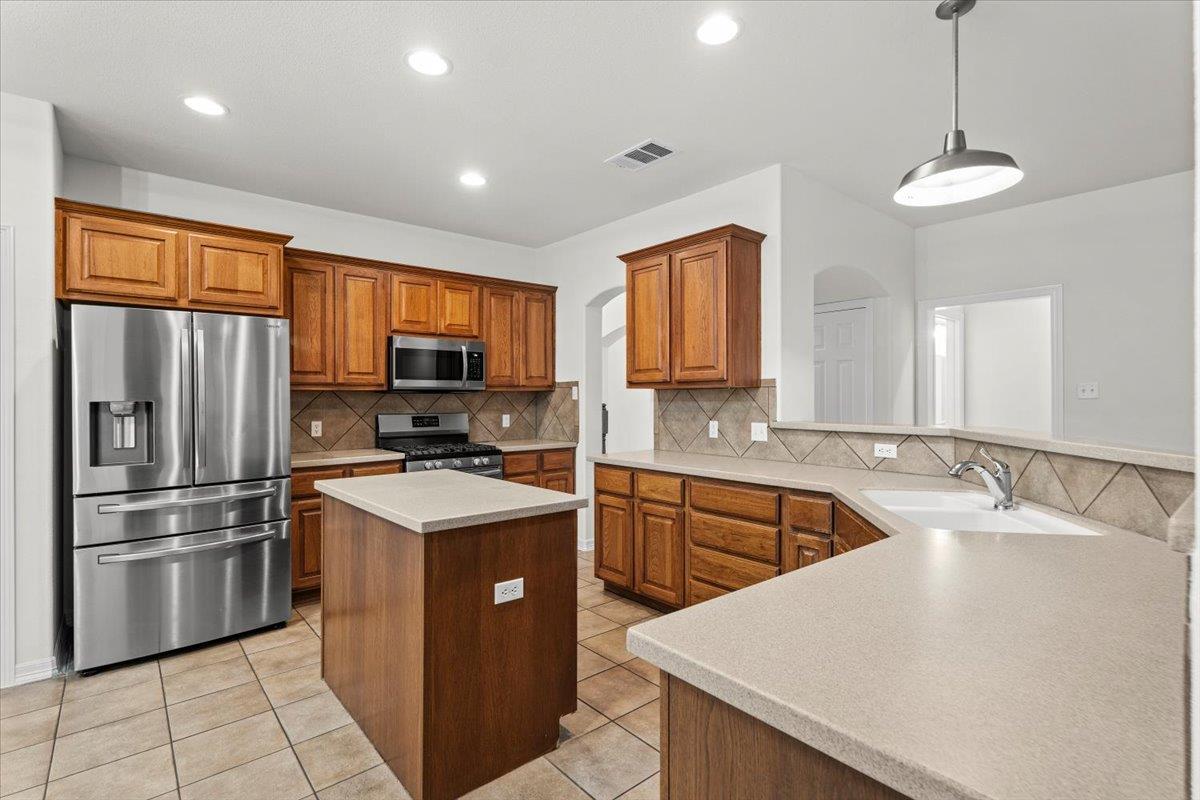 2304 Village View Loop Property Photo 8