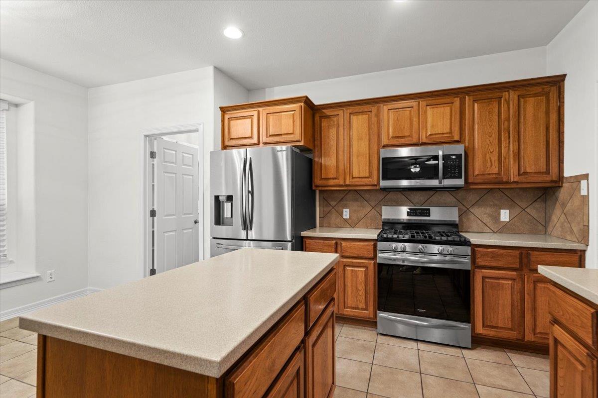 2304 Village View Loop Property Photo 9