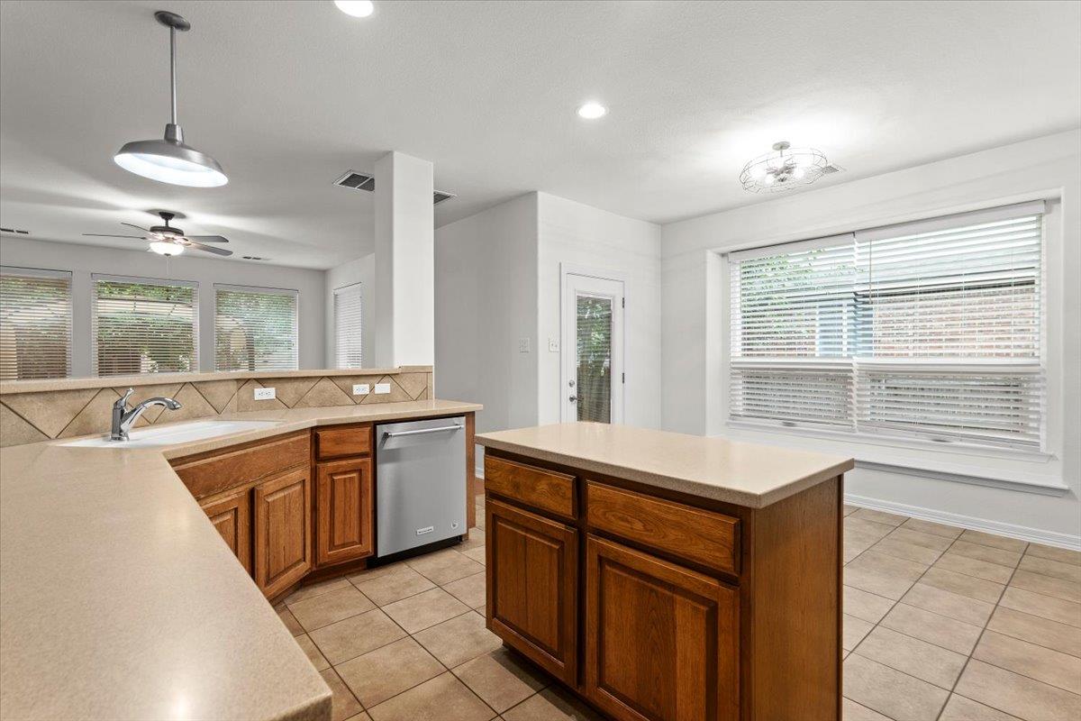2304 Village View Loop Property Photo 10