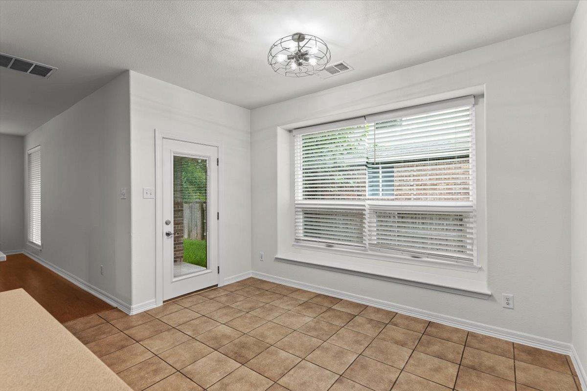 2304 Village View Loop Property Photo 11