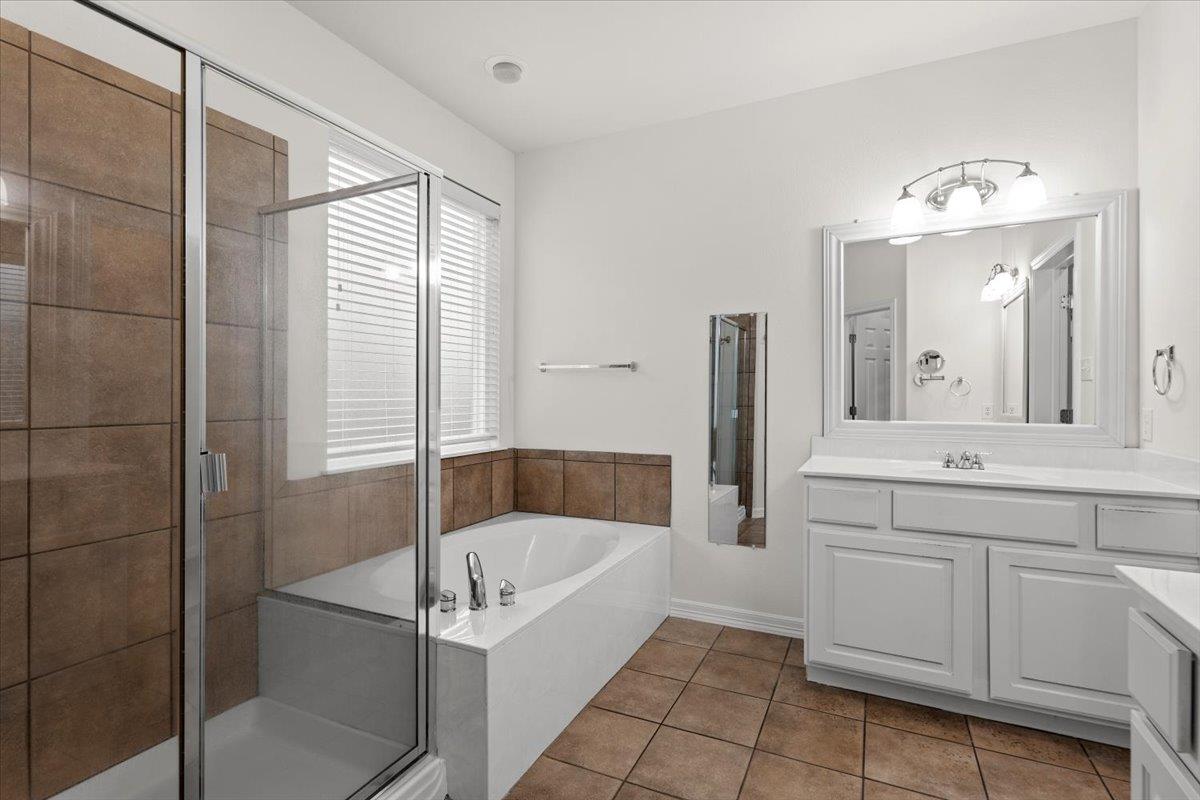 2304 Village View Loop Property Photo 25