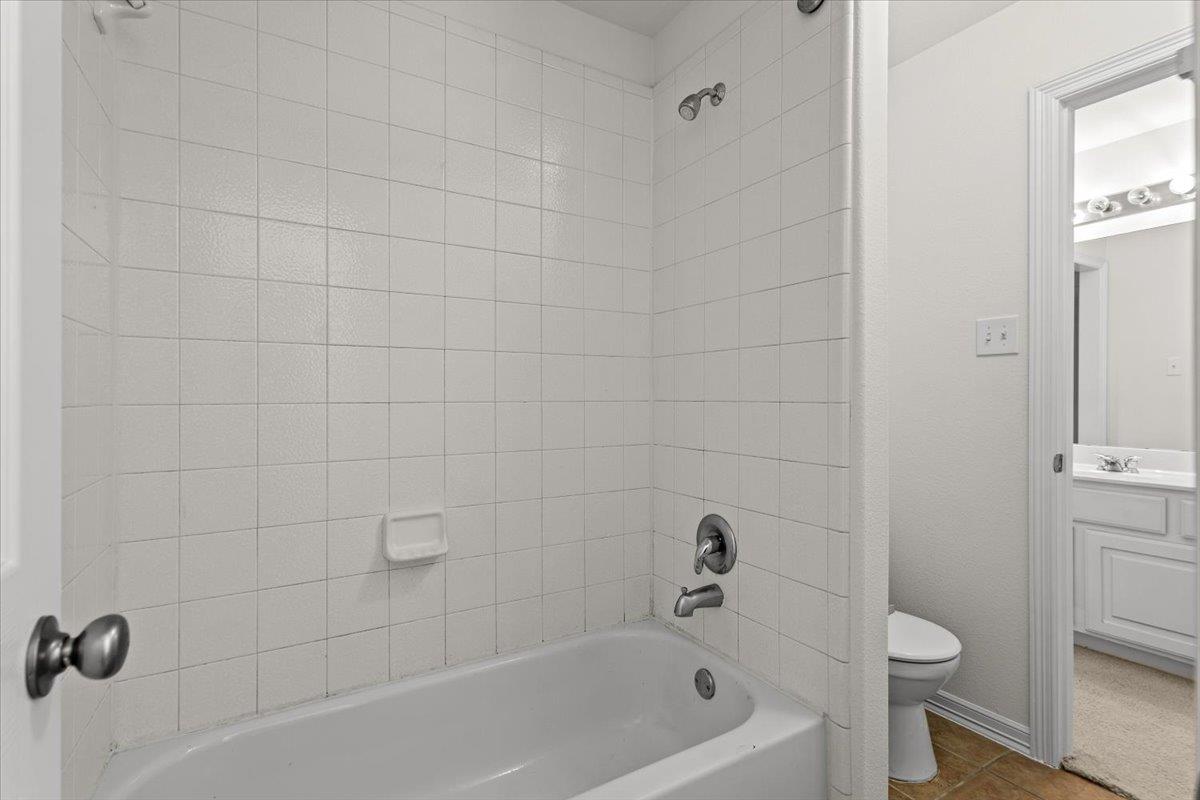 2304 Village View Loop Property Photo 32