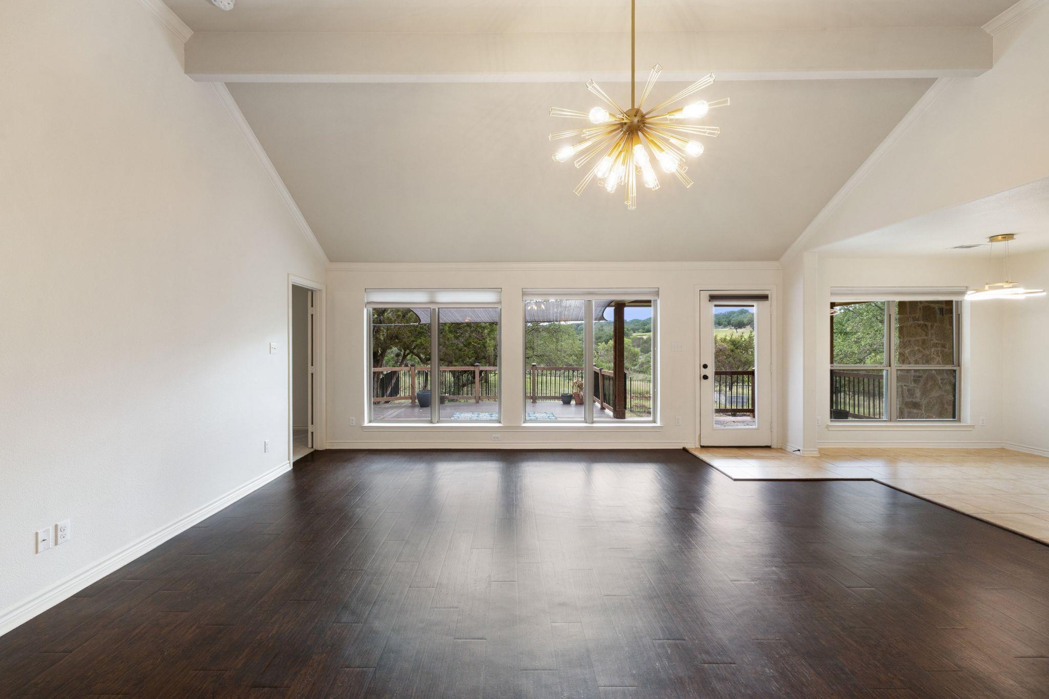 215 Maverick Cir Property Photo 5