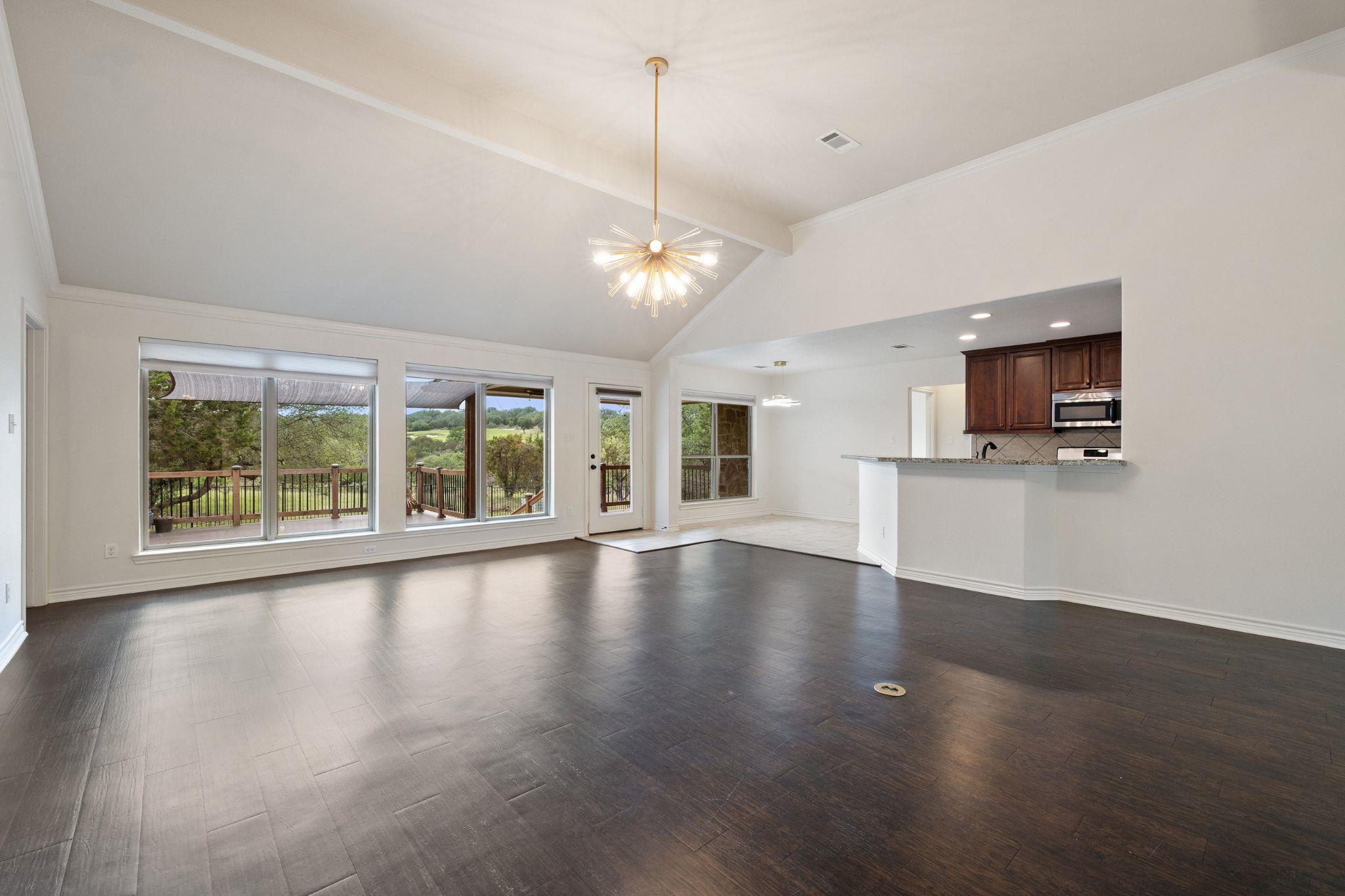 215 Maverick Cir Property Photo 6