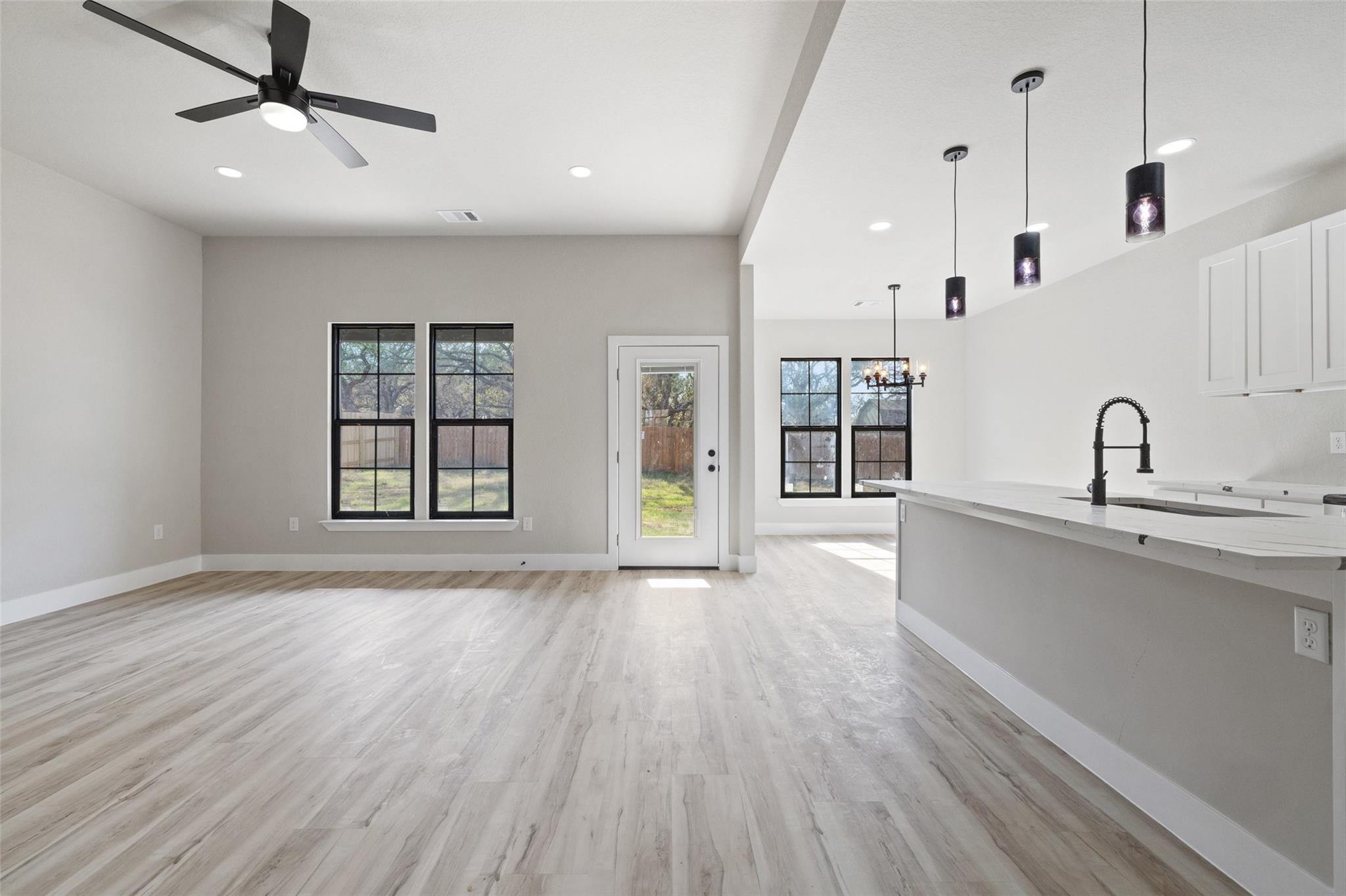 106 Autumn Sage Trl Property Photo 18