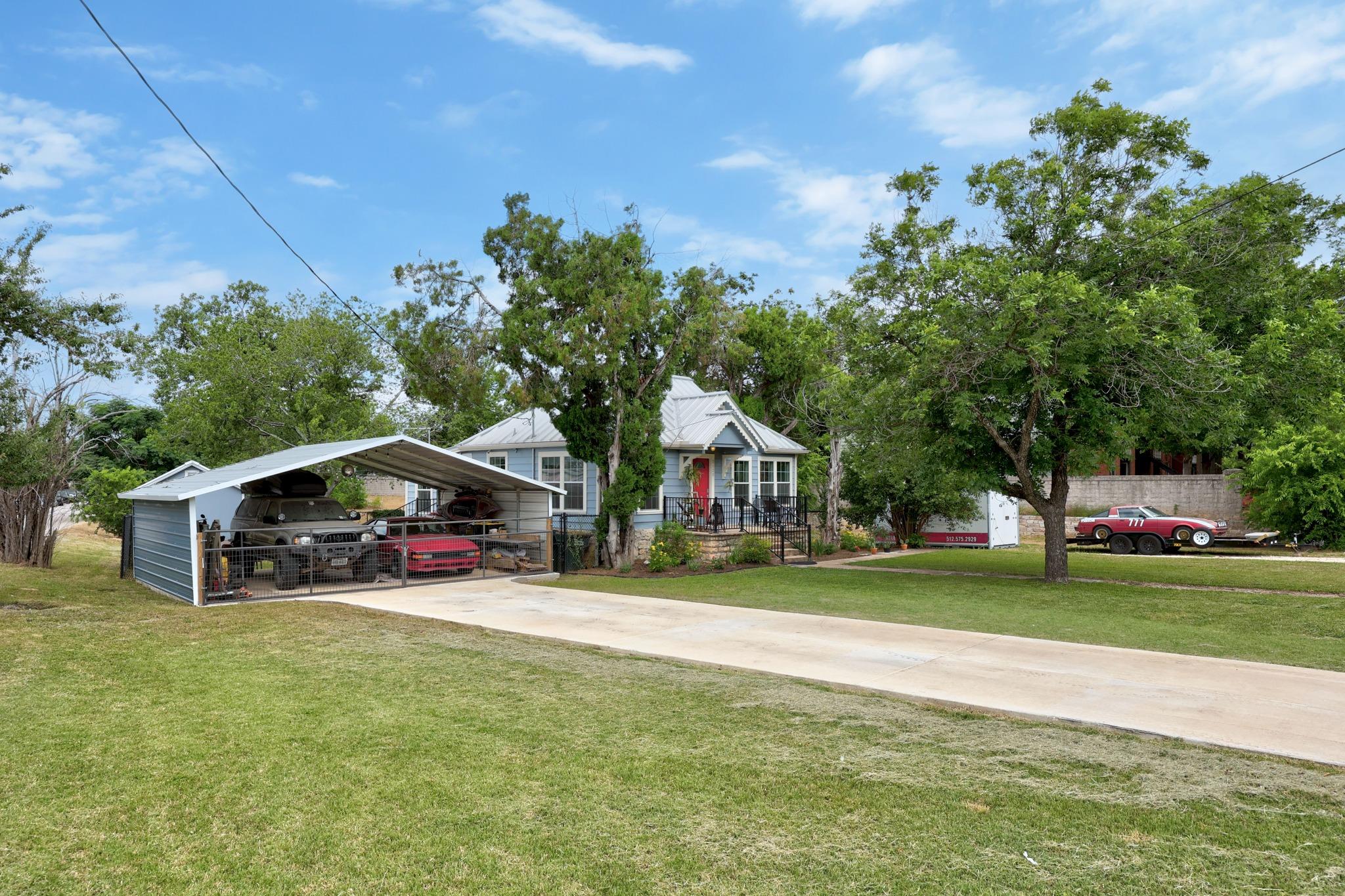 2120 Leander St Property Photo 4