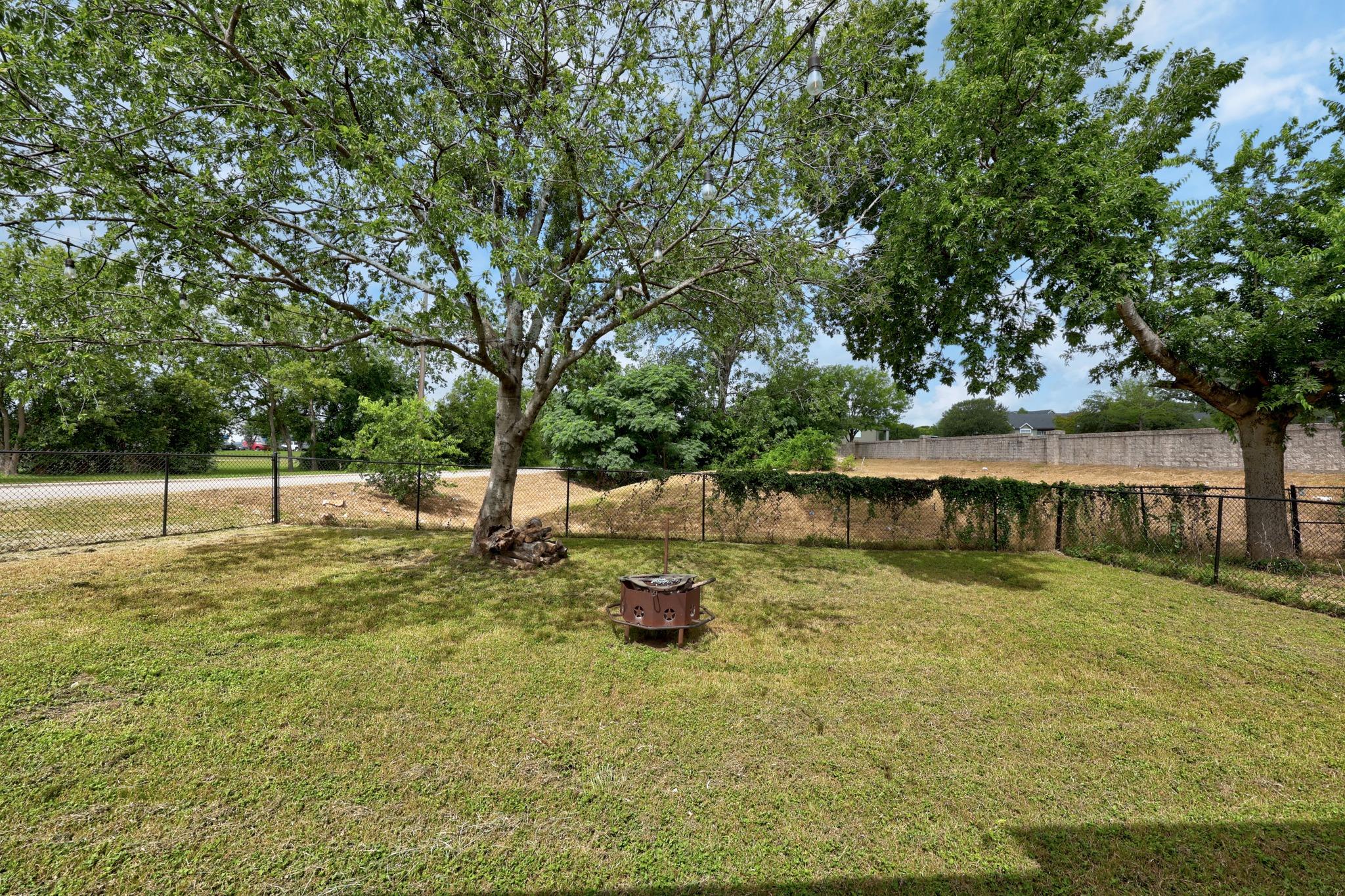 2120 Leander St Property Photo 23