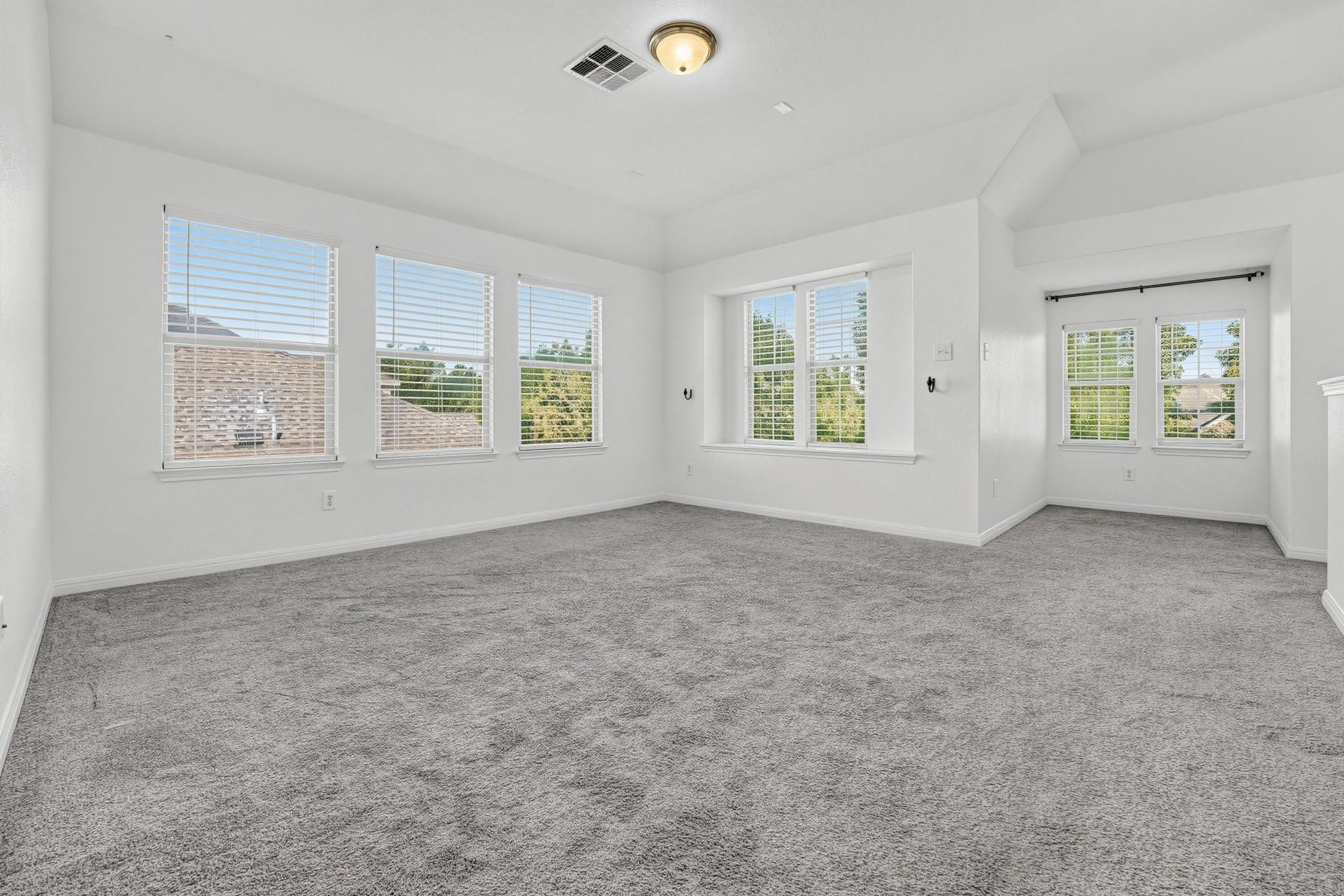 311 Sycamore St Property Photo 6
