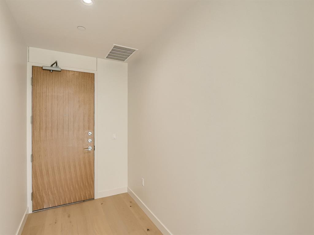 44 East Ave 3701 Property Photo 10