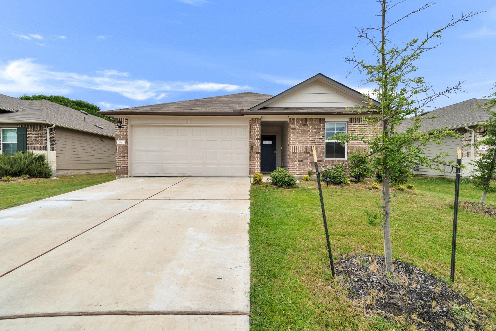 1321 Camden Ln Property Photo 1