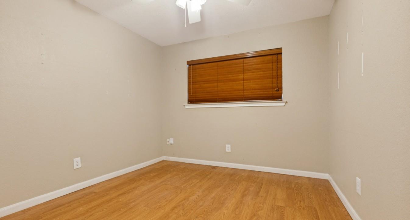 3221 Pine St Property Photo 8