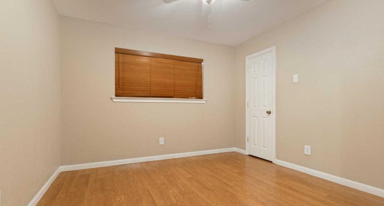 3221 Pine St Property Photo 9