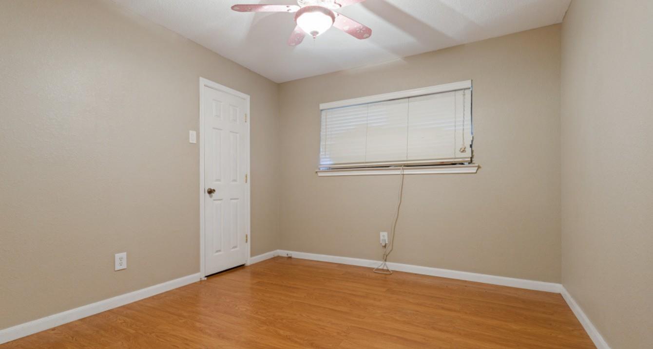 3221 Pine St Property Photo 10