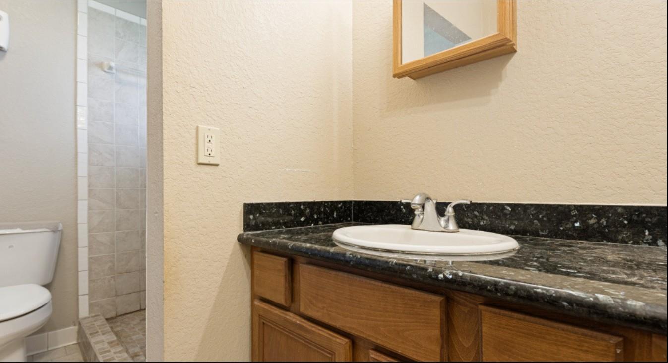 3221 Pine St Property Photo 11