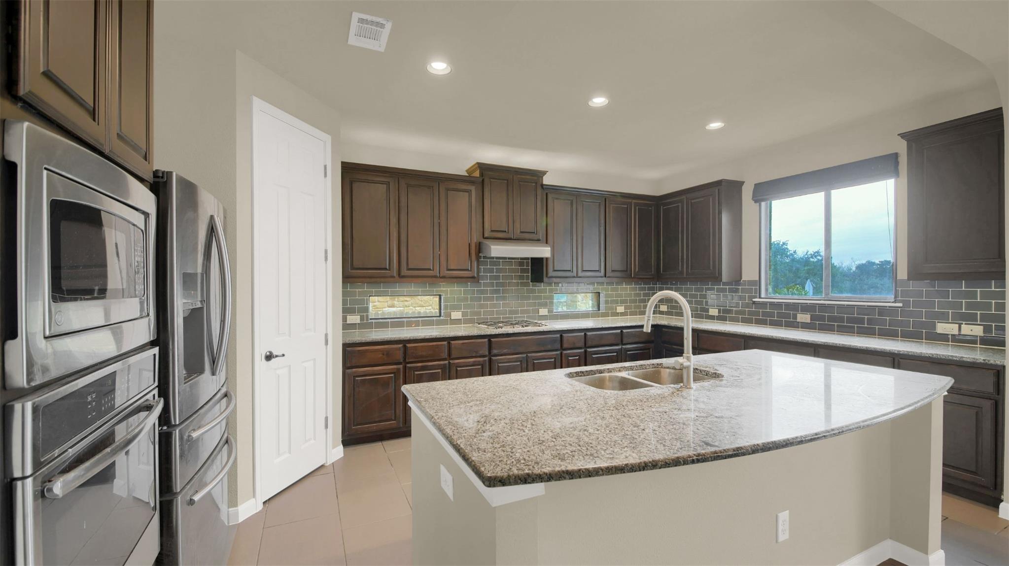 6921 Barstow Ct Property Photo 2
