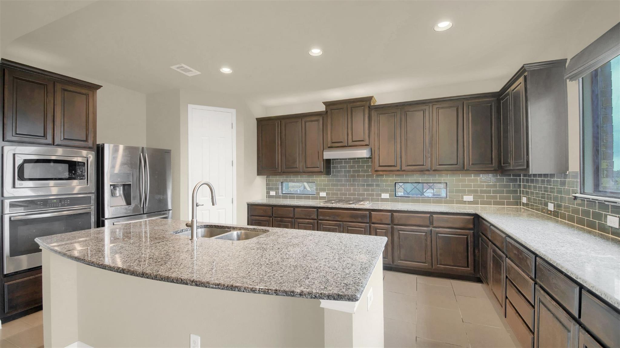 6921 Barstow Ct Property Photo 3