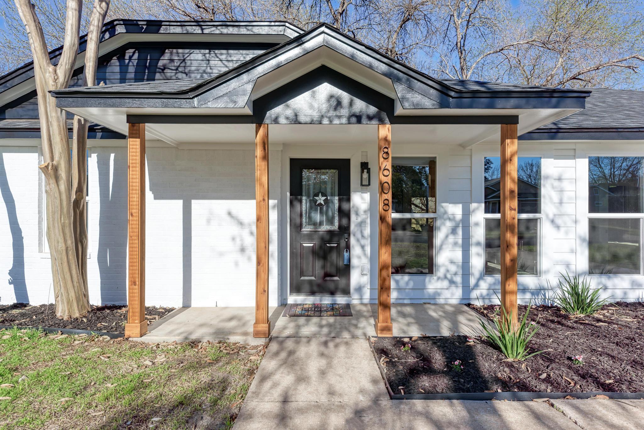 8608 Soho Dr Property Photo