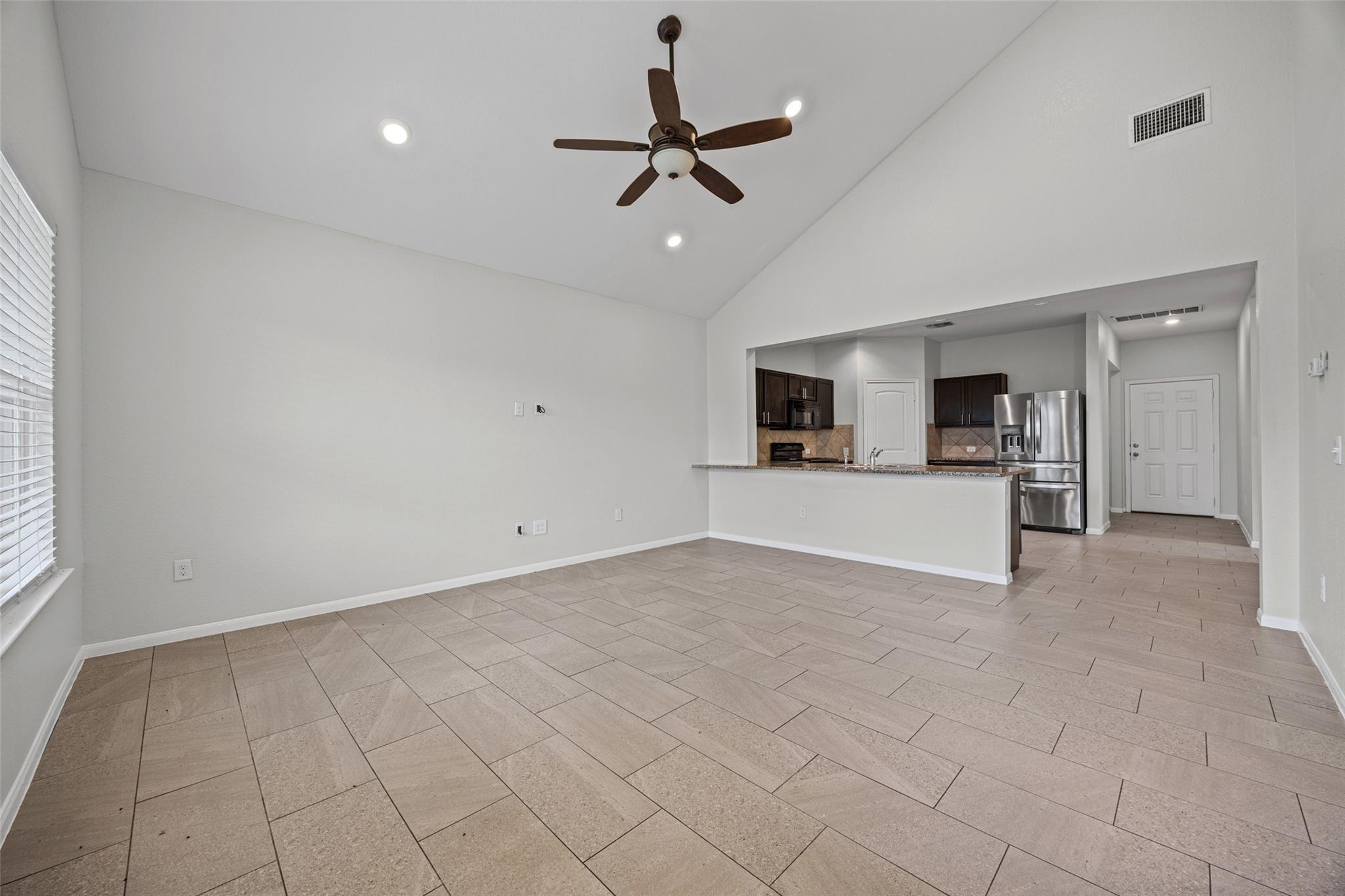 518 Luna Vista Dr Property Photo 2