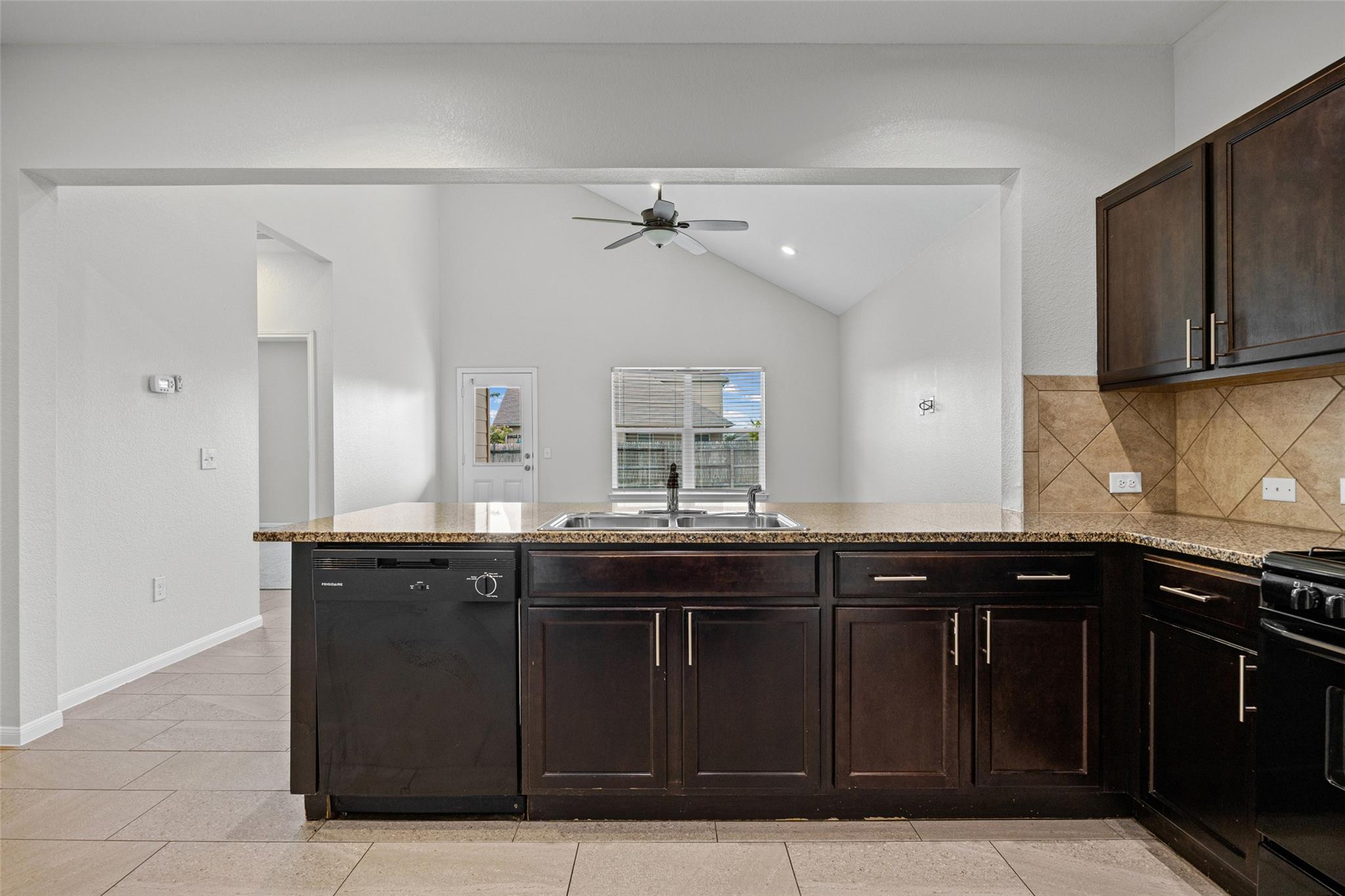 518 Luna Vista Dr Property Photo 8