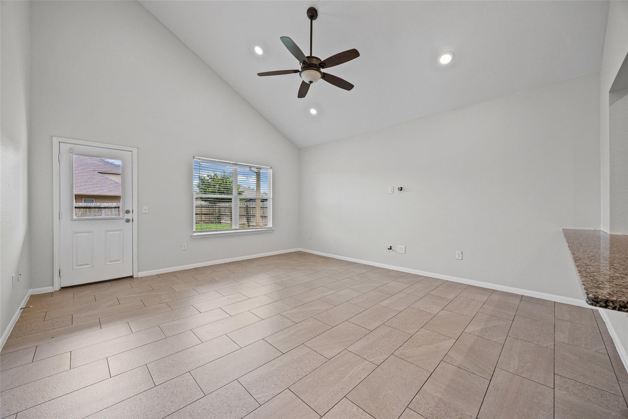 518 Luna Vista Dr Property Photo 10