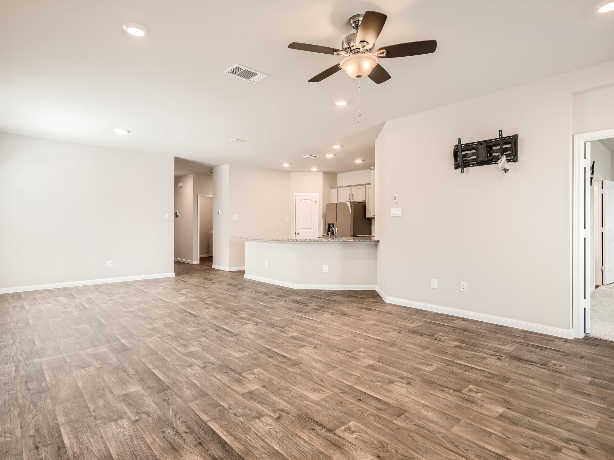 649 Golden Grove Pkwy Property Photo 2