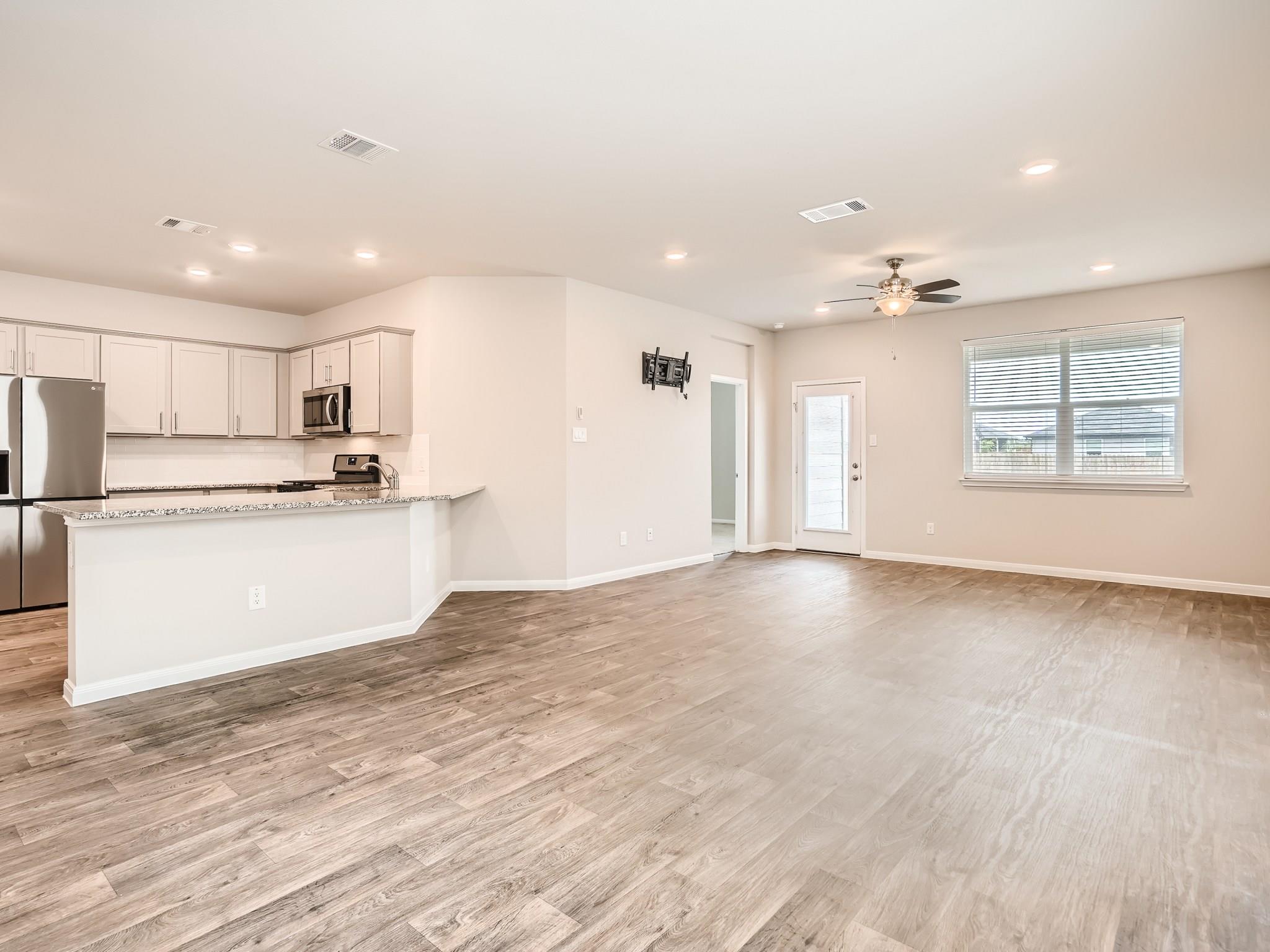 649 Golden Grove Pkwy Property Photo 4