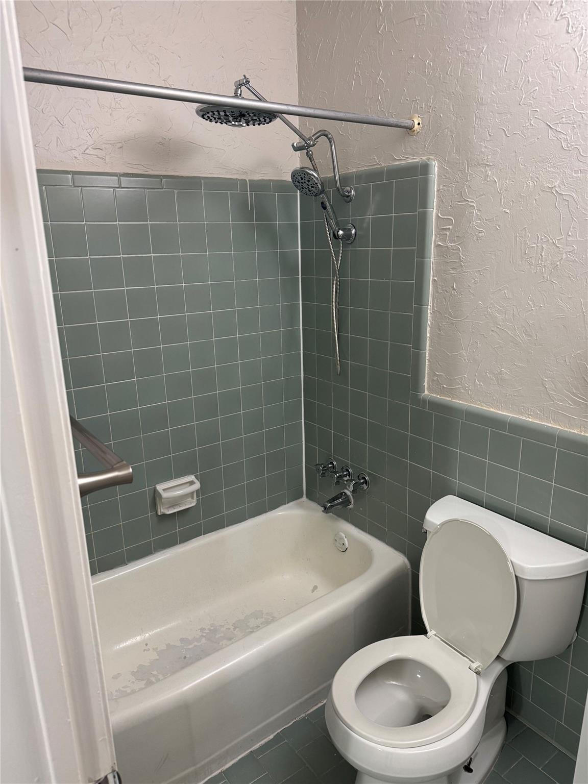 803 W 28th St #206 Property Photo 19