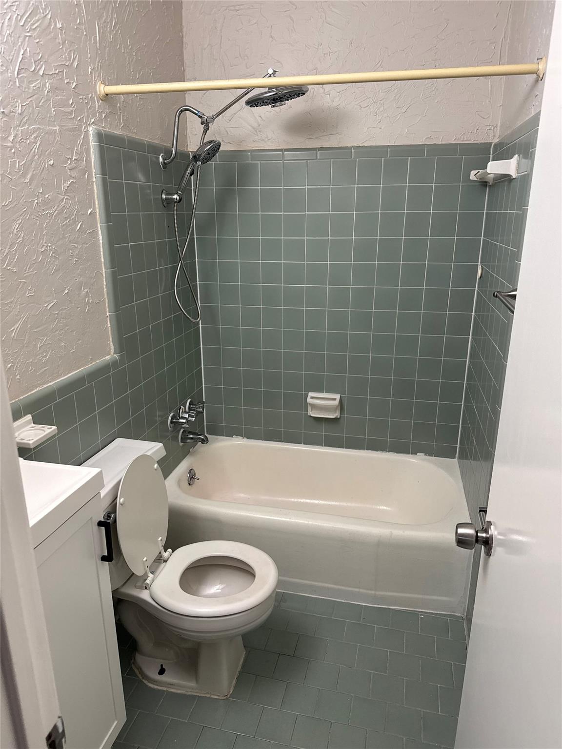 803 W 28th St #206 Property Photo 20